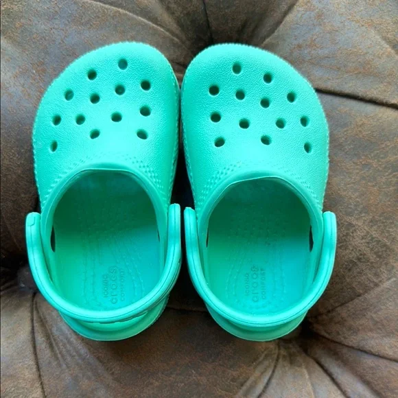 Kids Aqua Crocs - Picture 4 of 4